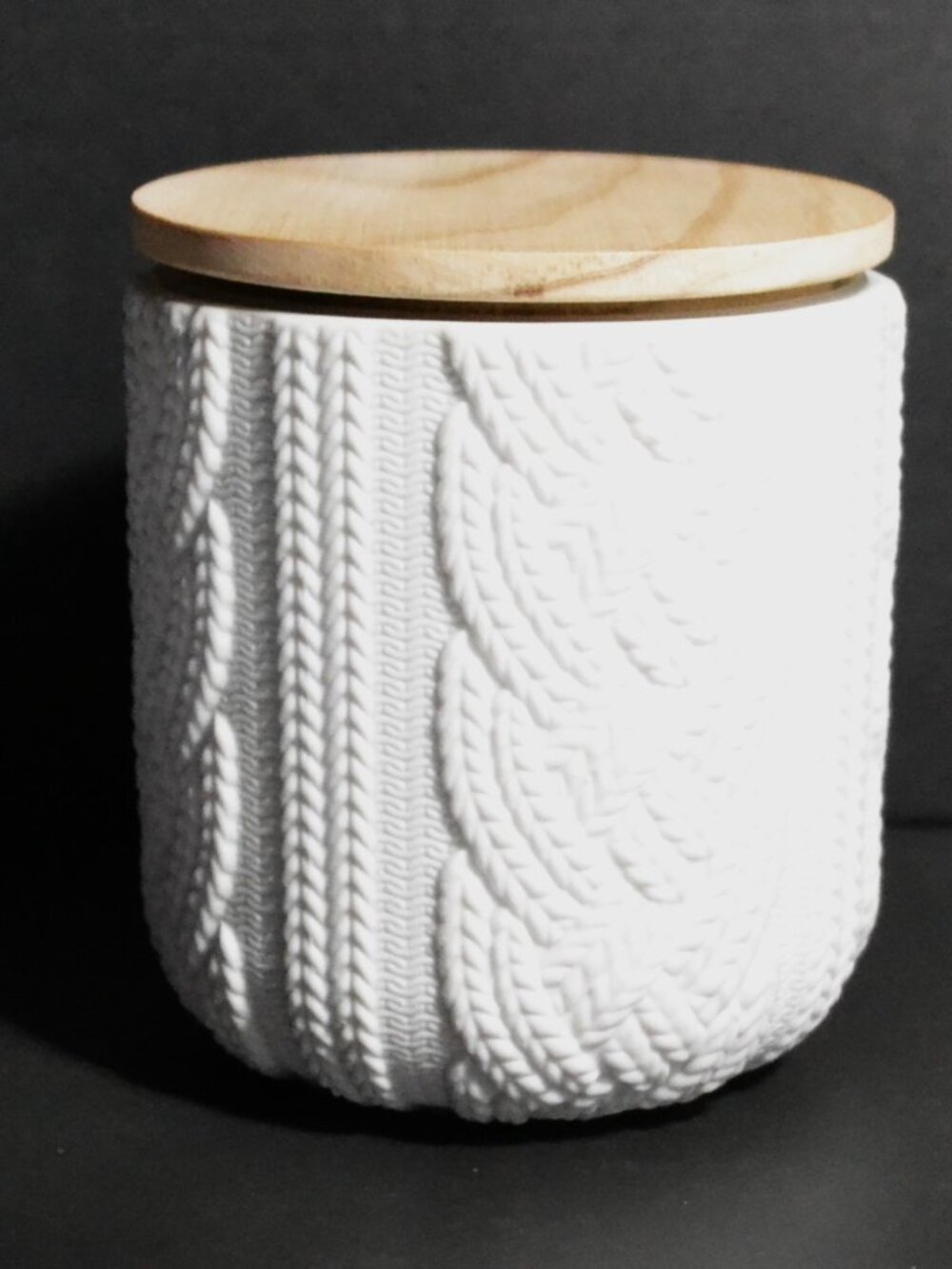 CW Home Charleston Wrap Sweater Weather 16 Oz Canister Candle New in Box